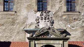 Kliknij i zobacz foto detale-herb.jpg w powiększeniu