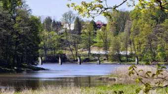 Kliknij i zobacz foto spacer-mostek.jpg w powiększeniu