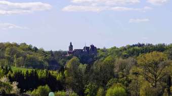 Kliknij i zobacz foto zamek-daleko.jpg w powiększeniu