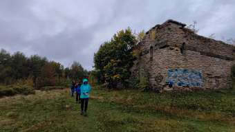 Kliknij i zobacz foto grobowiec-naroznik.jpg w powiększeniu