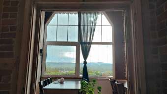 Kliknij i zobacz foto harcowka-okno.jpg w powiększeniu