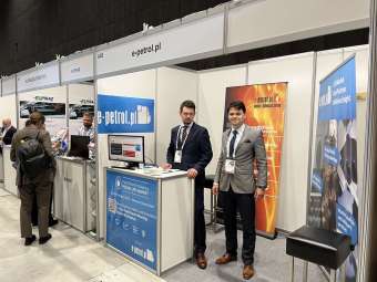 Kliknij i zobacz foto stoisko.jpg w powiększeniu