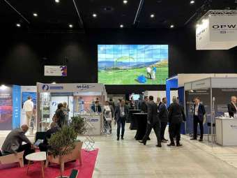 Kliknij i zobacz foto targi (1).jpg w powiększeniu