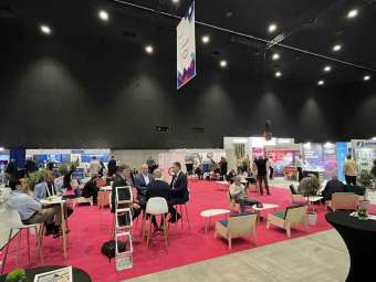 Kliknij i zobacz foto targi (2).jpg w powiększeniu